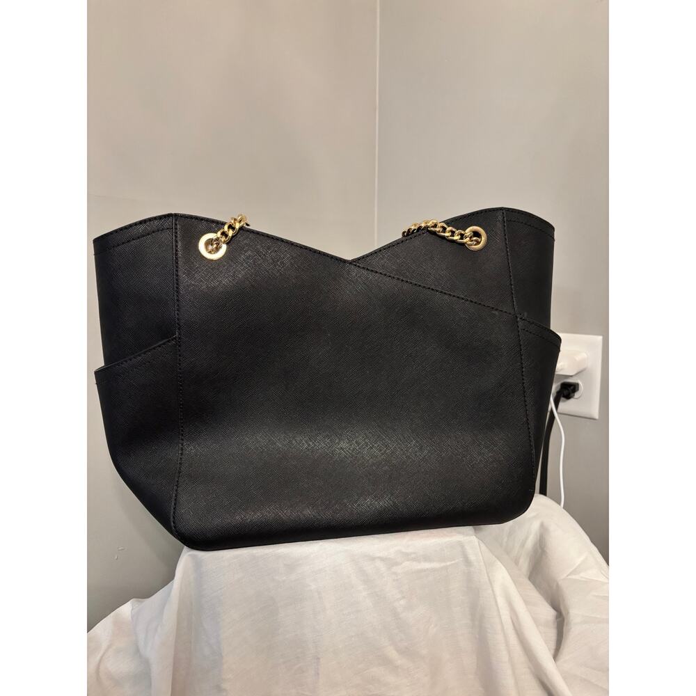 Michael Kors Jet Set Large Saffiano Leather Shoulder Tote - Black w/Gold chain - Picture 2 of 9